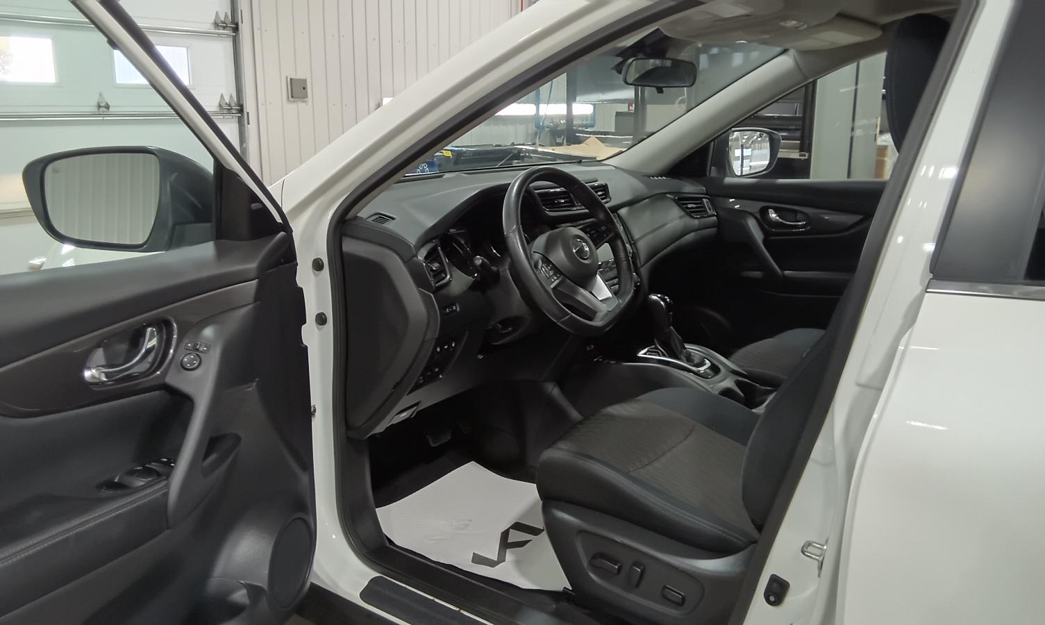 2019 Nissan Rogue - Image 14
