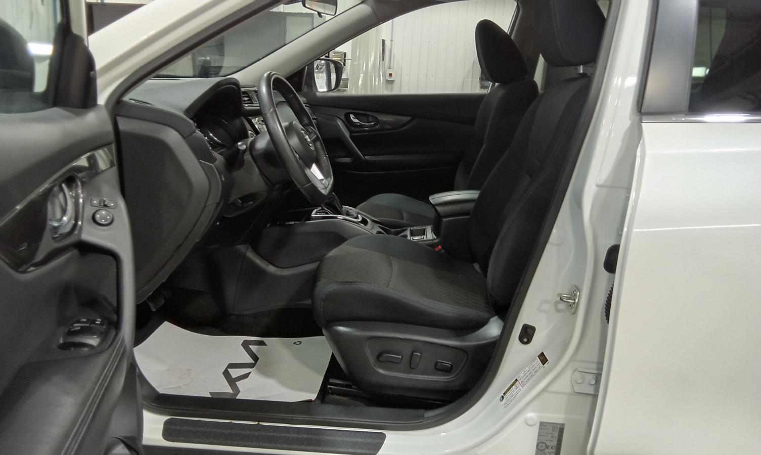 2019 Nissan Rogue - Image 21