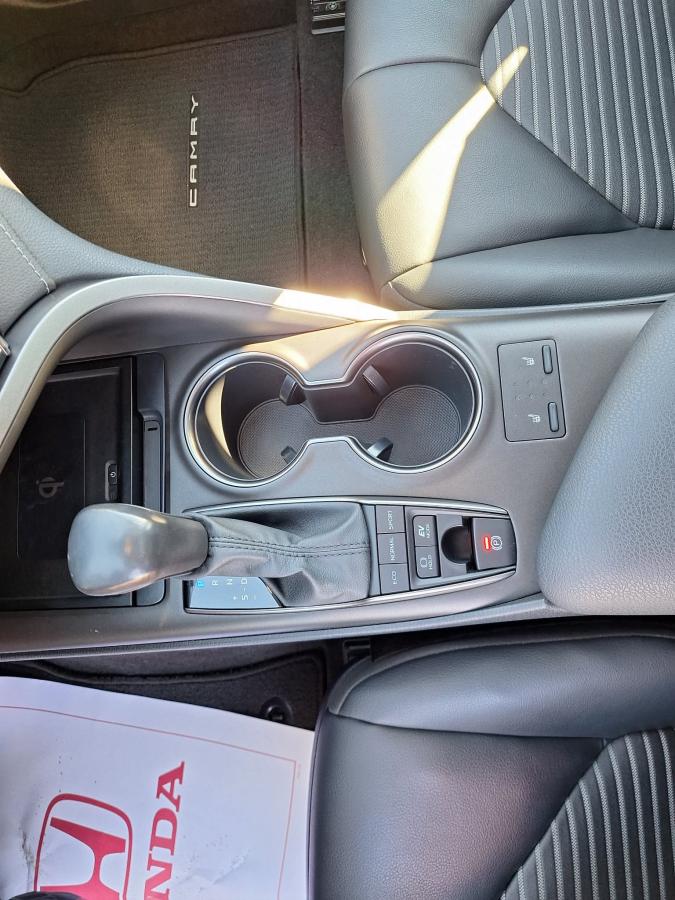 2021 Toyota Camry - Image 19
