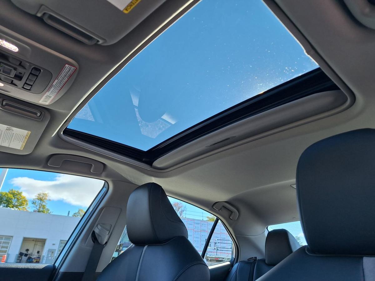 2021 Toyota Camry - Image 25