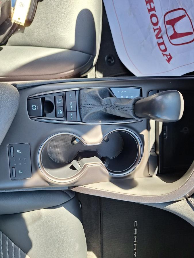 2021 Toyota Camry - Image 29