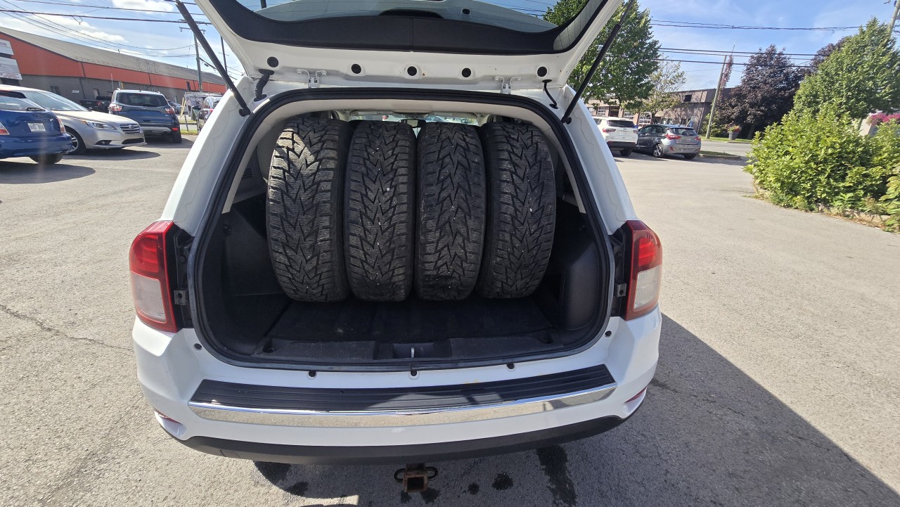 2017 Jeep Compass - Image 13