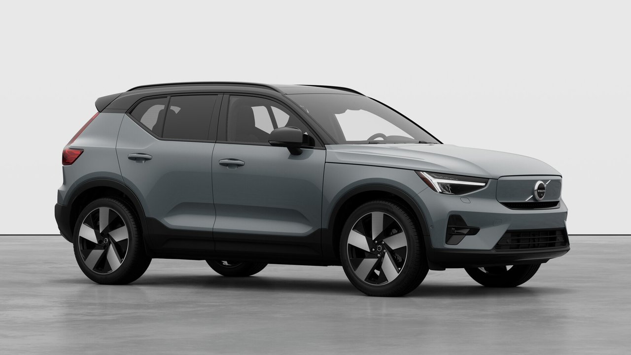 2026 Volvo EX40 - Image 3