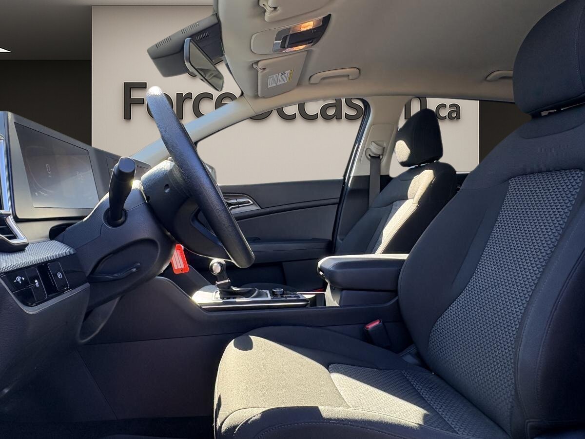 2025 Kia Sportage - Image 6