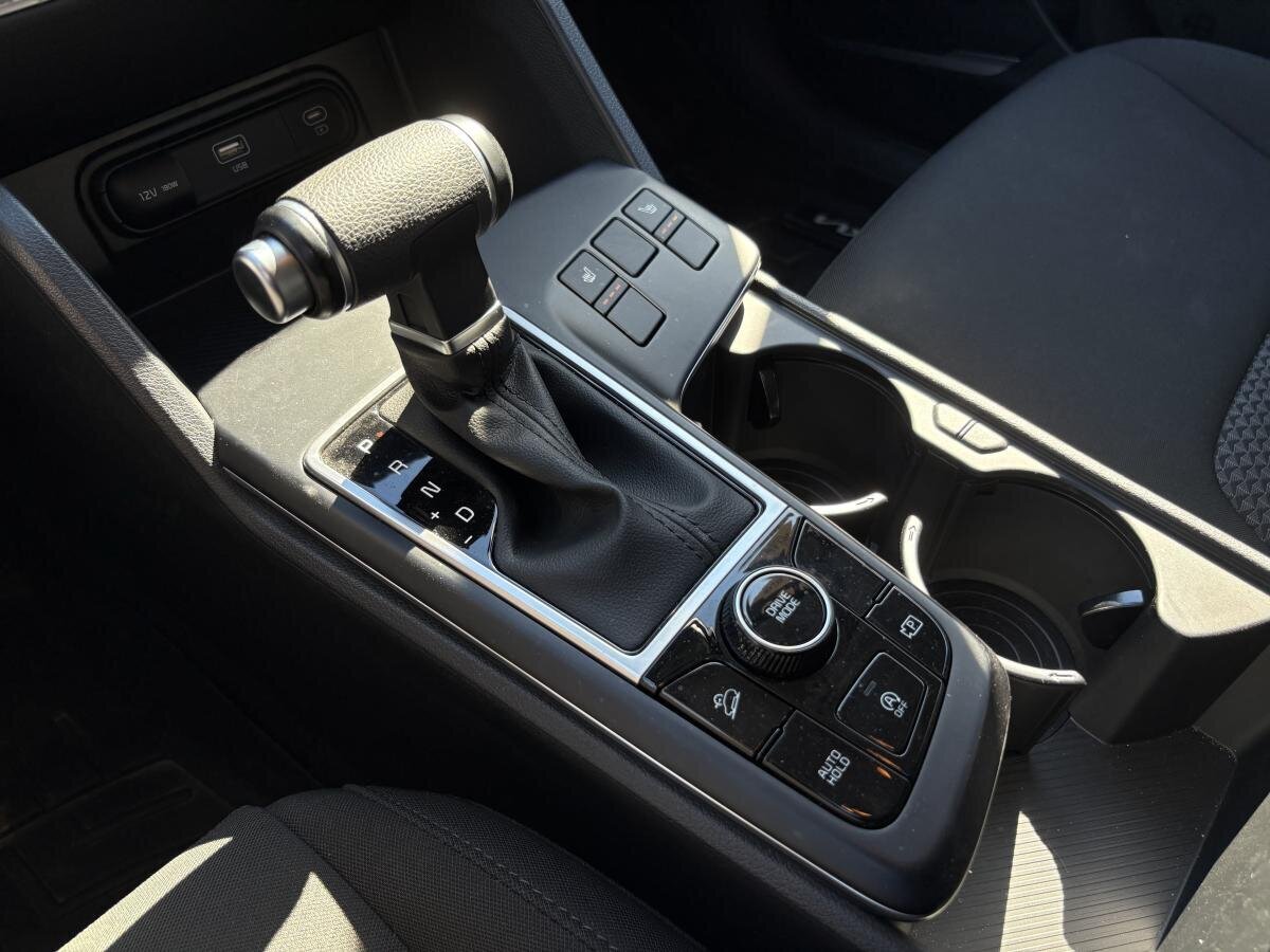 2025 Kia Sportage - Image 18