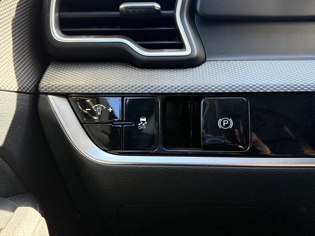 2025 Kia Sportage - Image 19