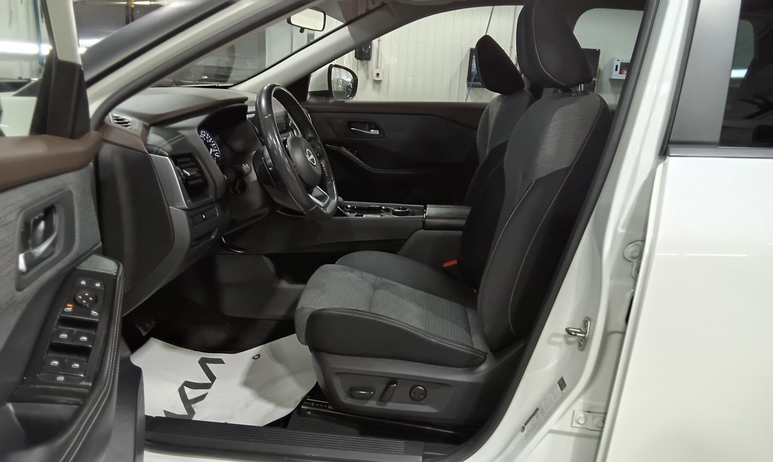 2022 Nissan Rogue - Image 17