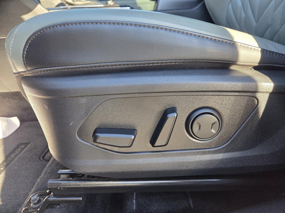 2025 Kia Sportage - Image 15