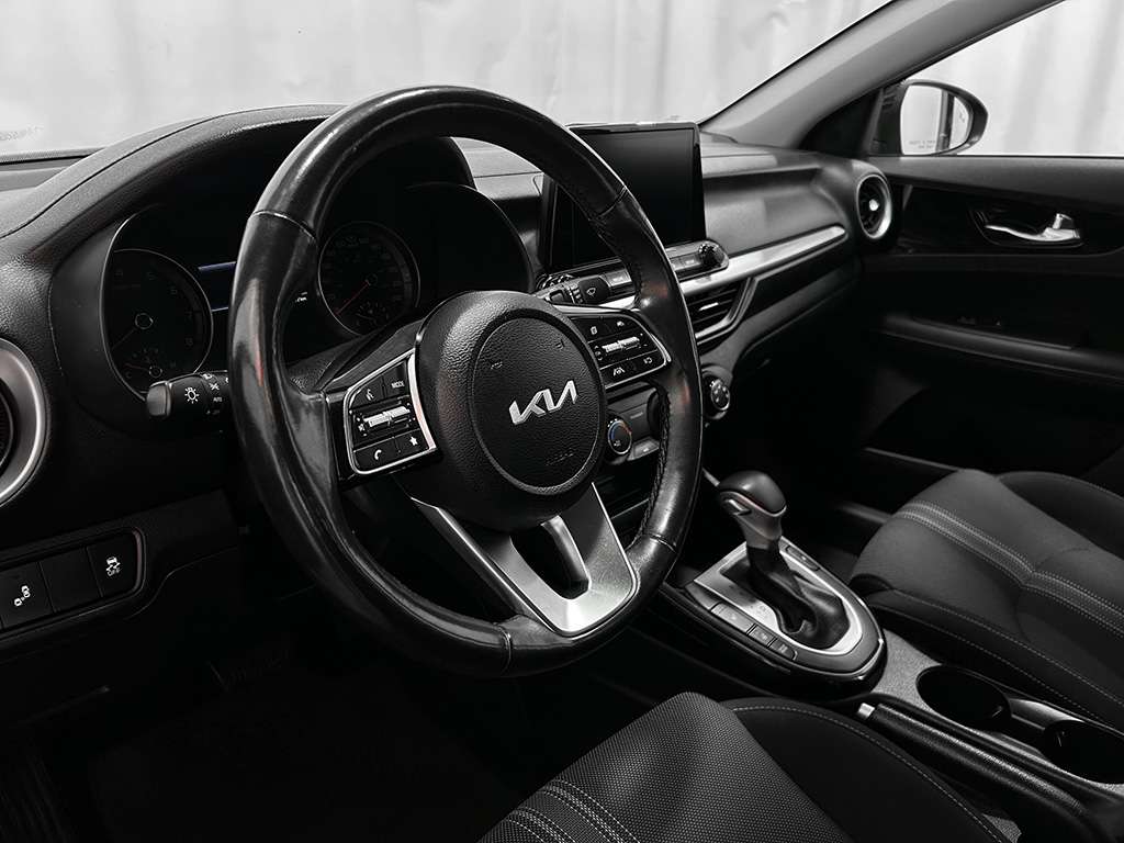 2023 Kia Forte - Image 8