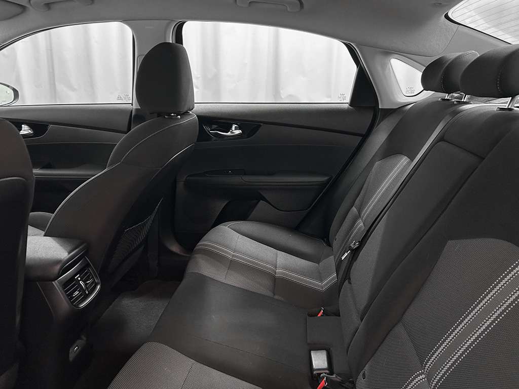 2023 Kia Forte - Image 16