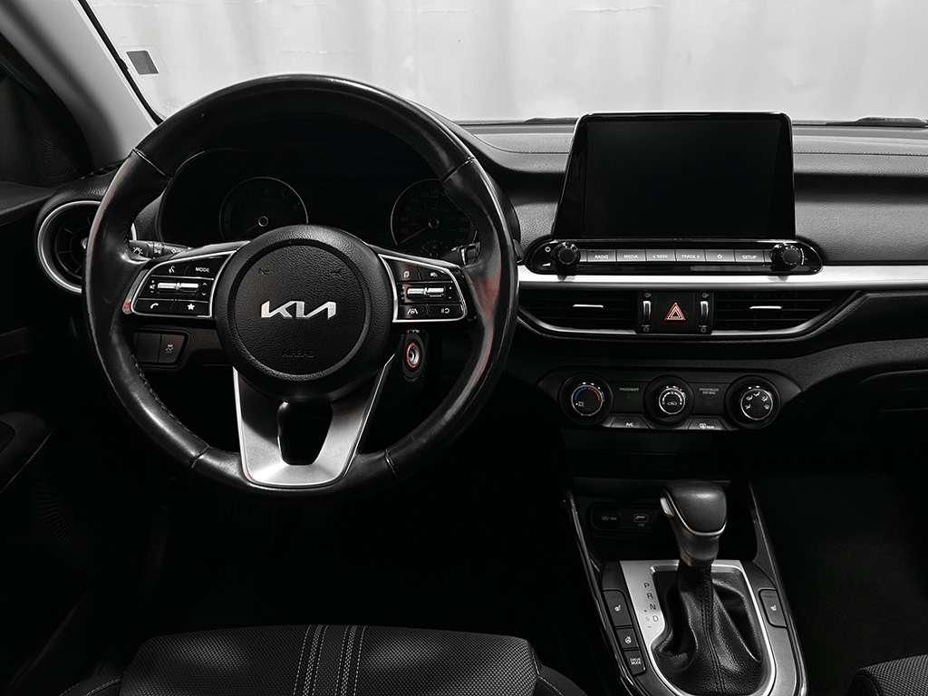 2023 Kia Forte - Image 17