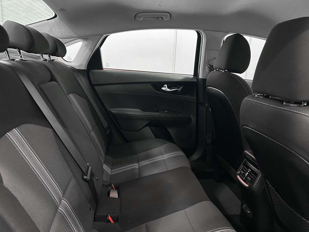 2023 Kia Forte - Image 18