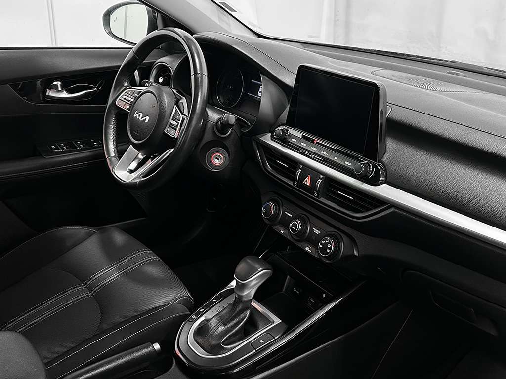 2023 Kia Forte - Image 19