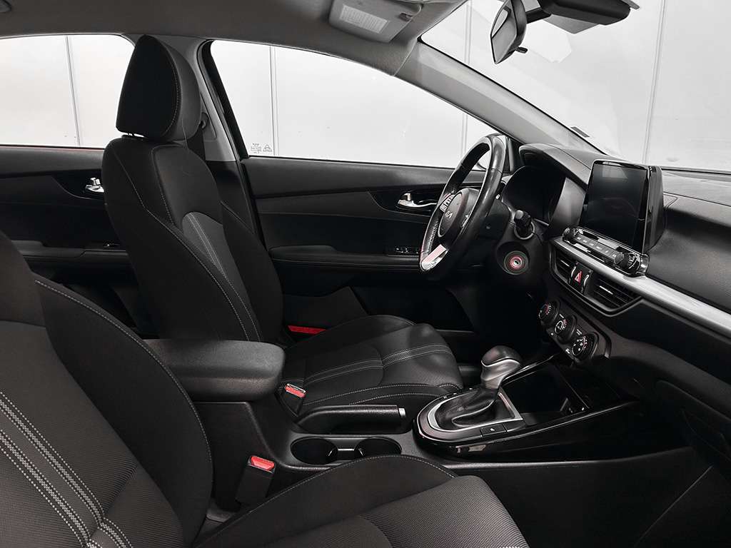 2023 Kia Forte - Image 20