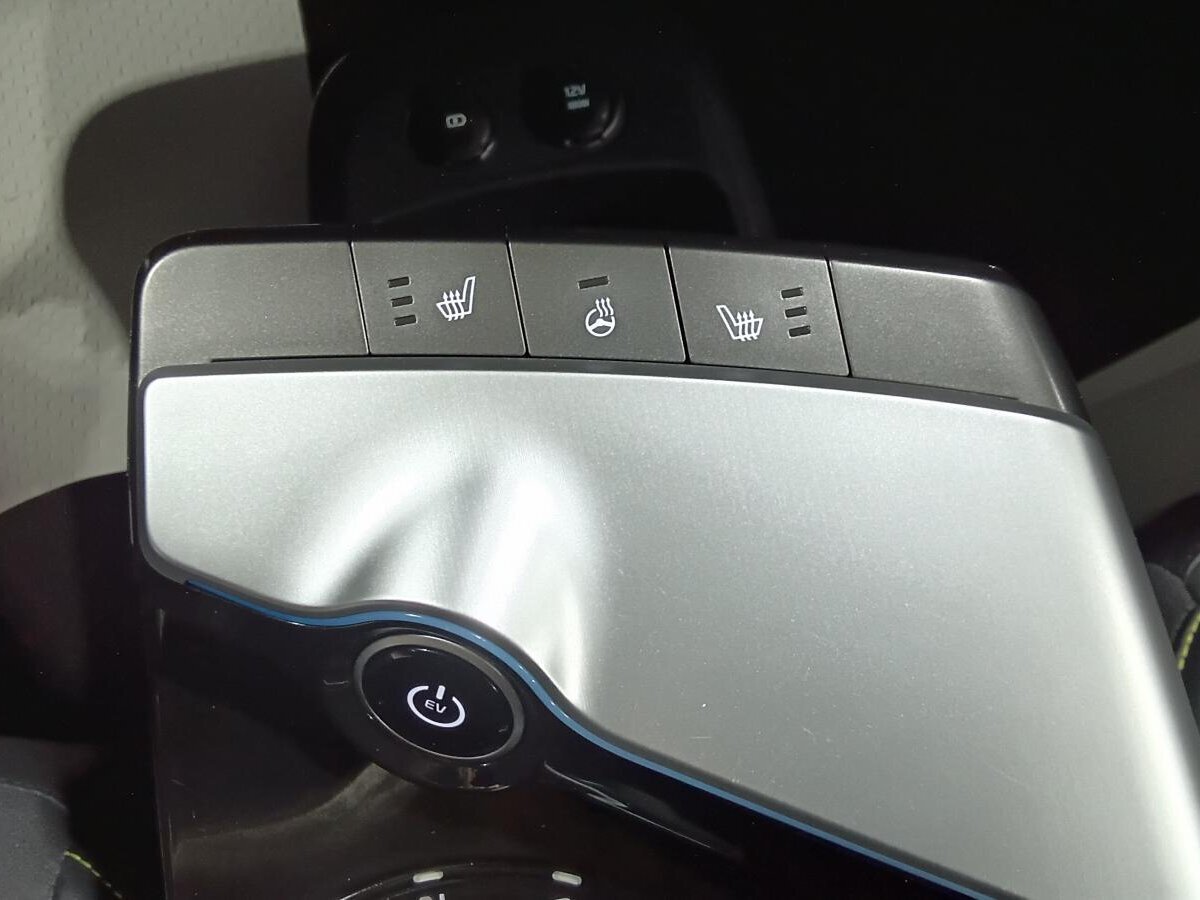 2024 Kia EV6 - Image 21