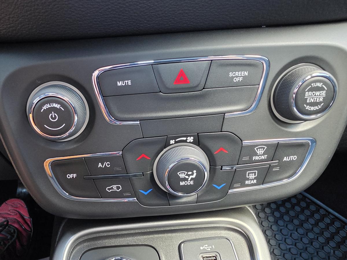 2020 Jeep Compass - Image 29