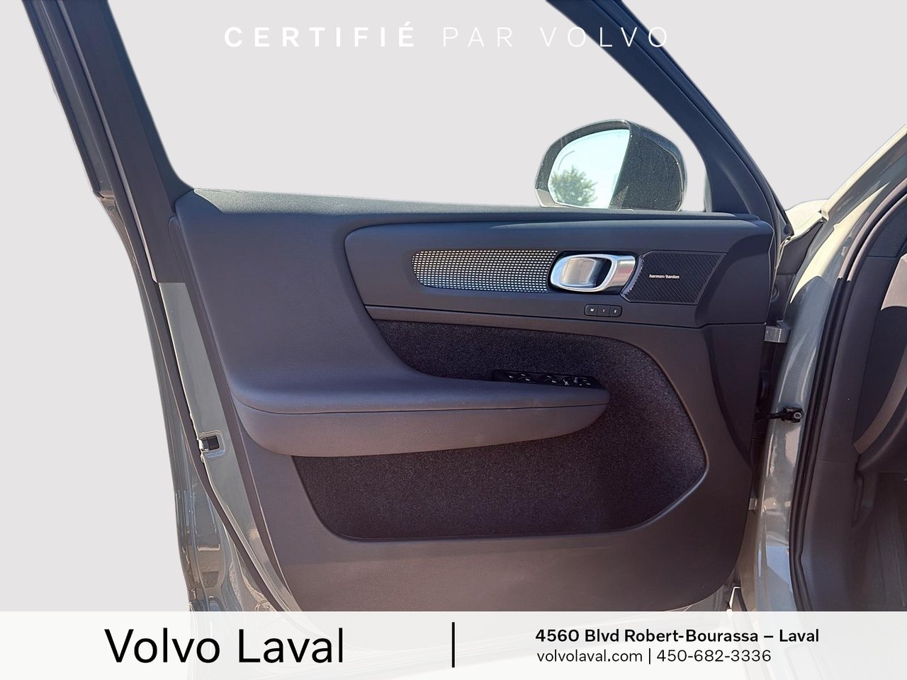 2025 Volvo XC40 - Image 10