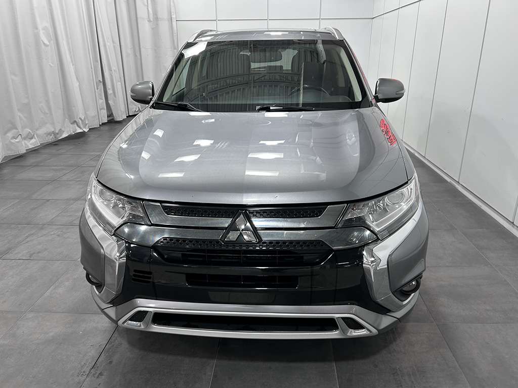 2020 Mitsubishi Outlander - Image 2