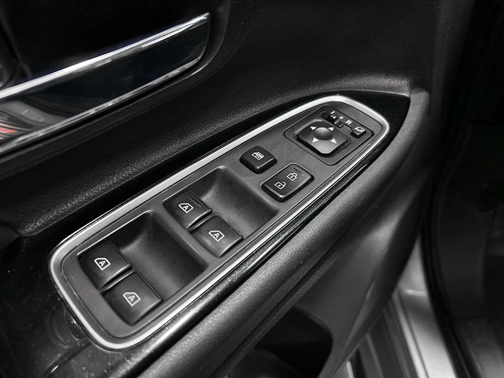 2020 Mitsubishi Outlander - Image 9