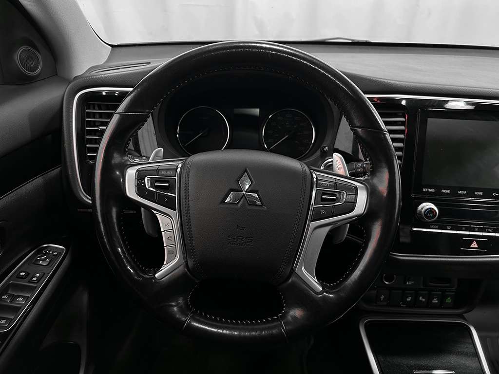 2020 Mitsubishi Outlander - Image 11