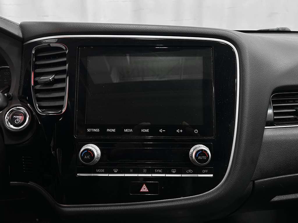 2020 Mitsubishi Outlander - Image 14