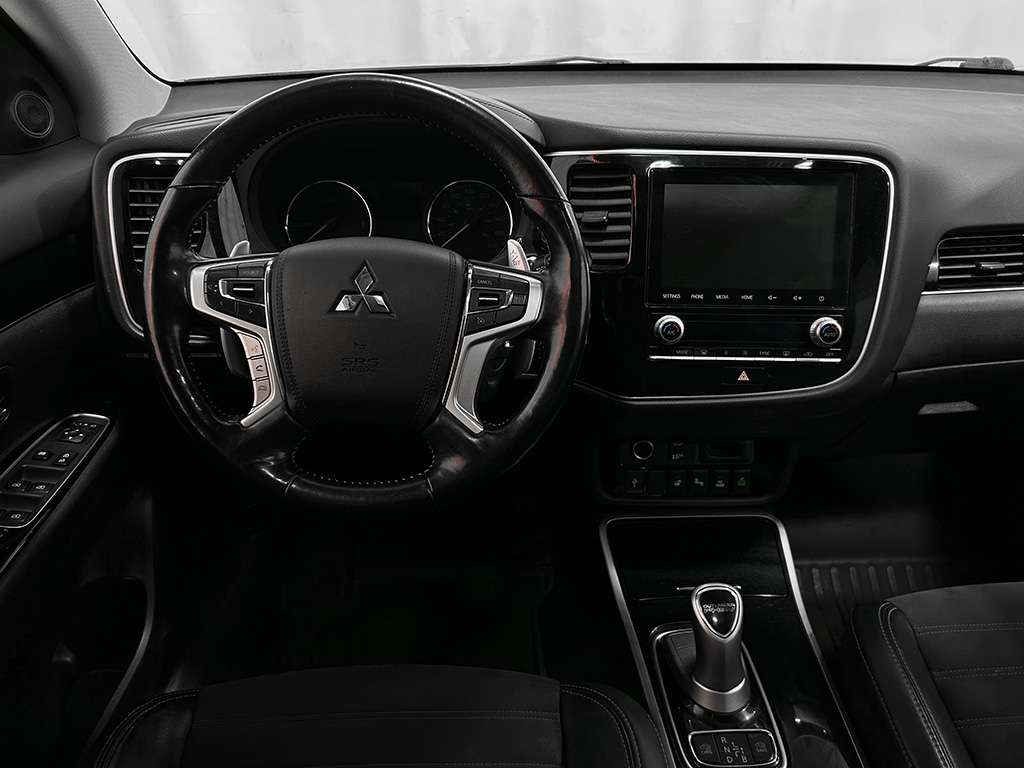 2020 Mitsubishi Outlander - Image 17