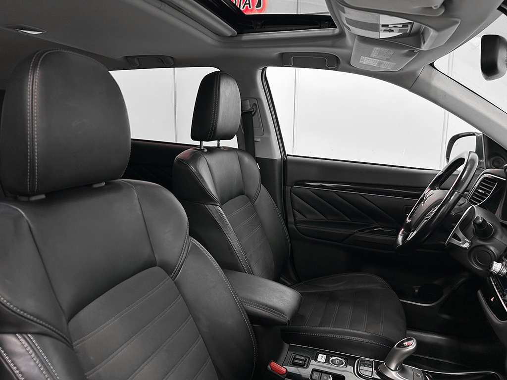 2020 Mitsubishi Outlander - Image 20