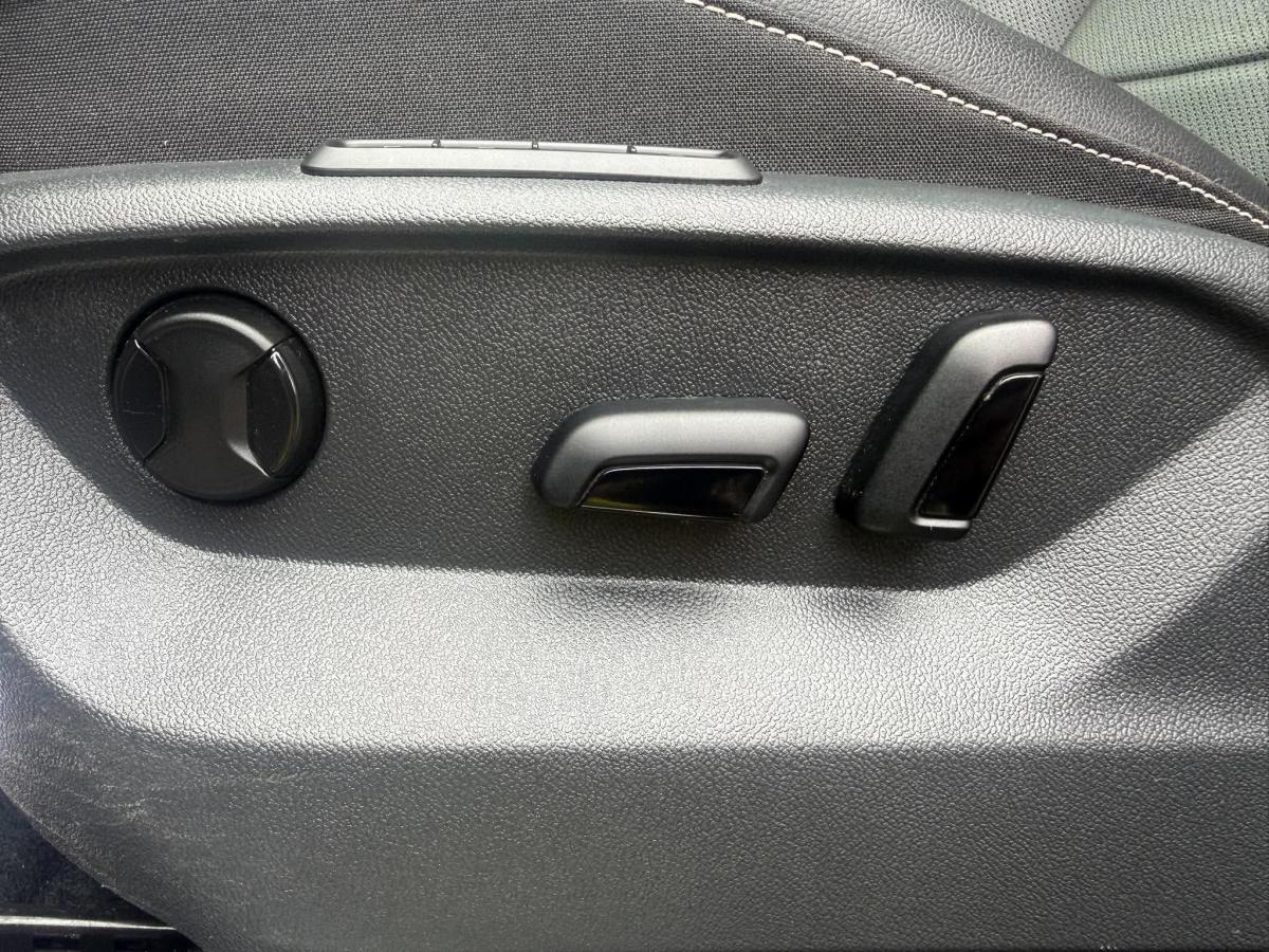 2022 Volkswagen Tiguan - Image 24