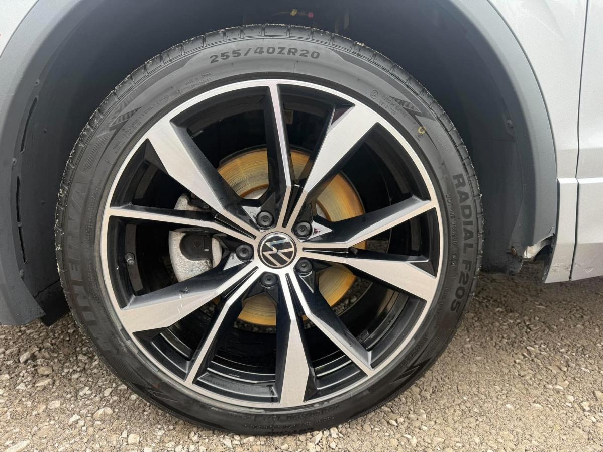 2022 Volkswagen Tiguan - Image 30