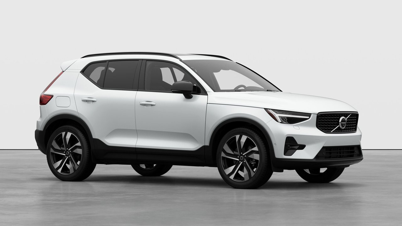 2026 Volvo XC40 - Image 3