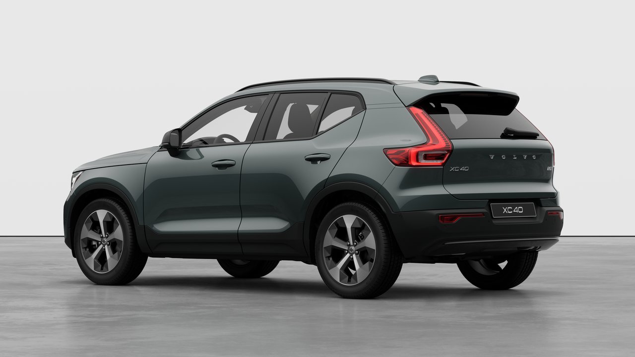 2026 Volvo XC40 - Image 2