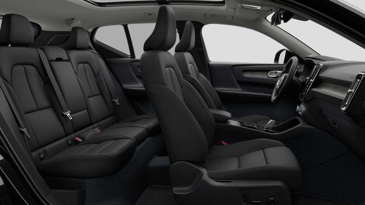 2026 Volvo XC40 - Image 13