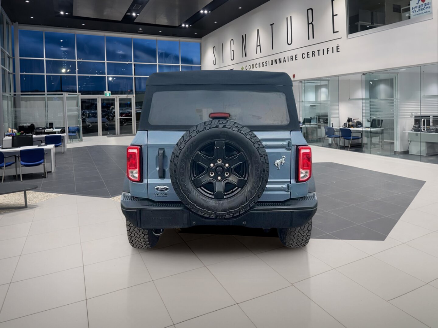 2023 Ford Bronco - Image 6