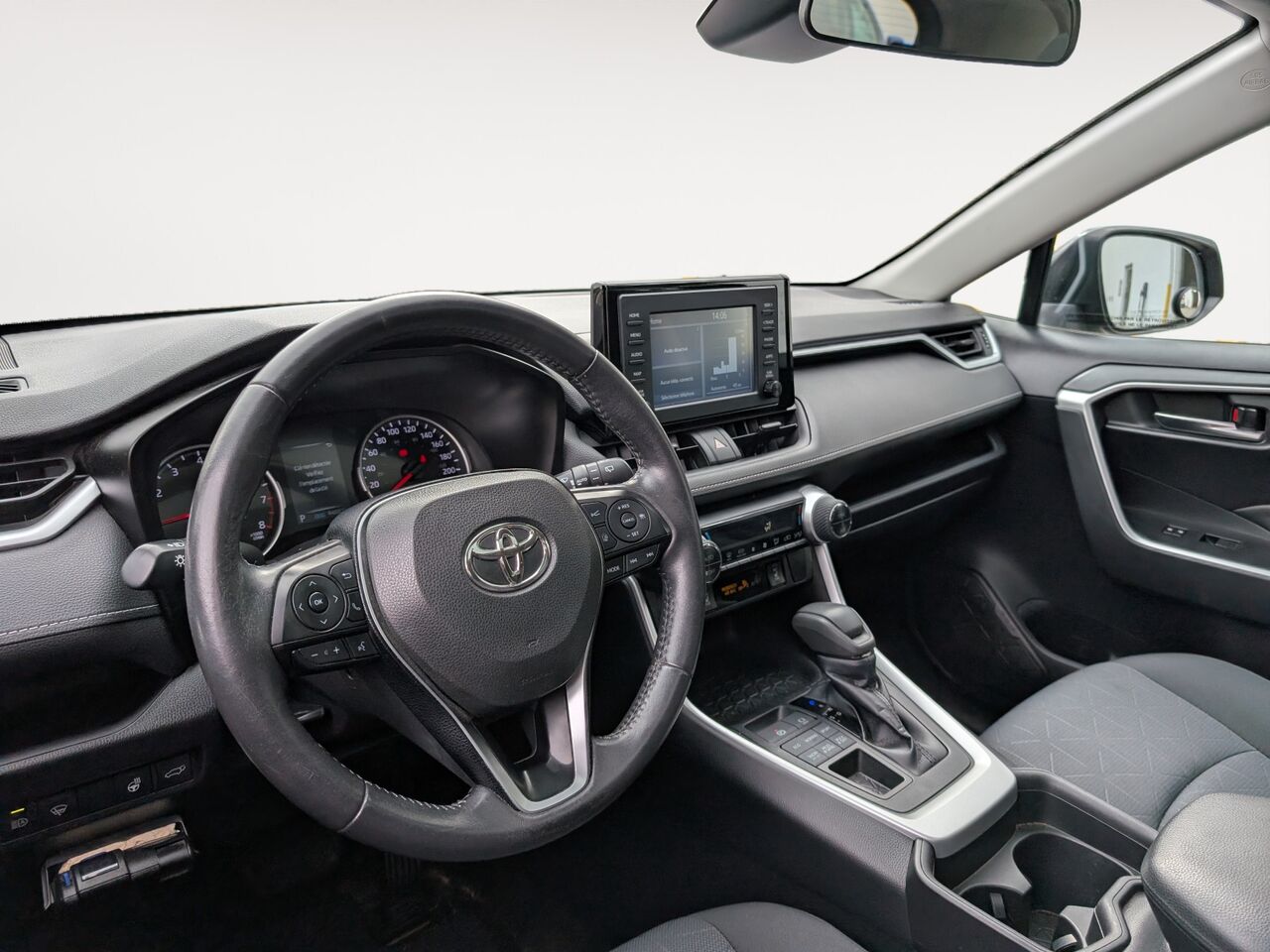 2019 Toyota RAV4 - Image 9