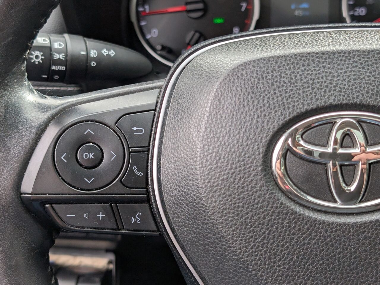2019 Toyota RAV4 - Image 15