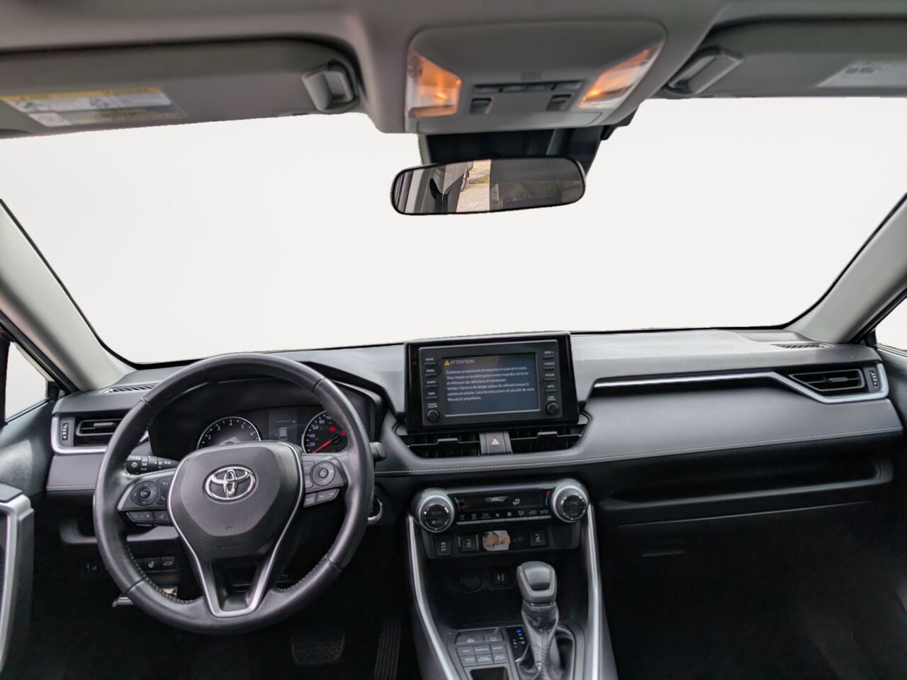 2019 Toyota RAV4 - Image 17