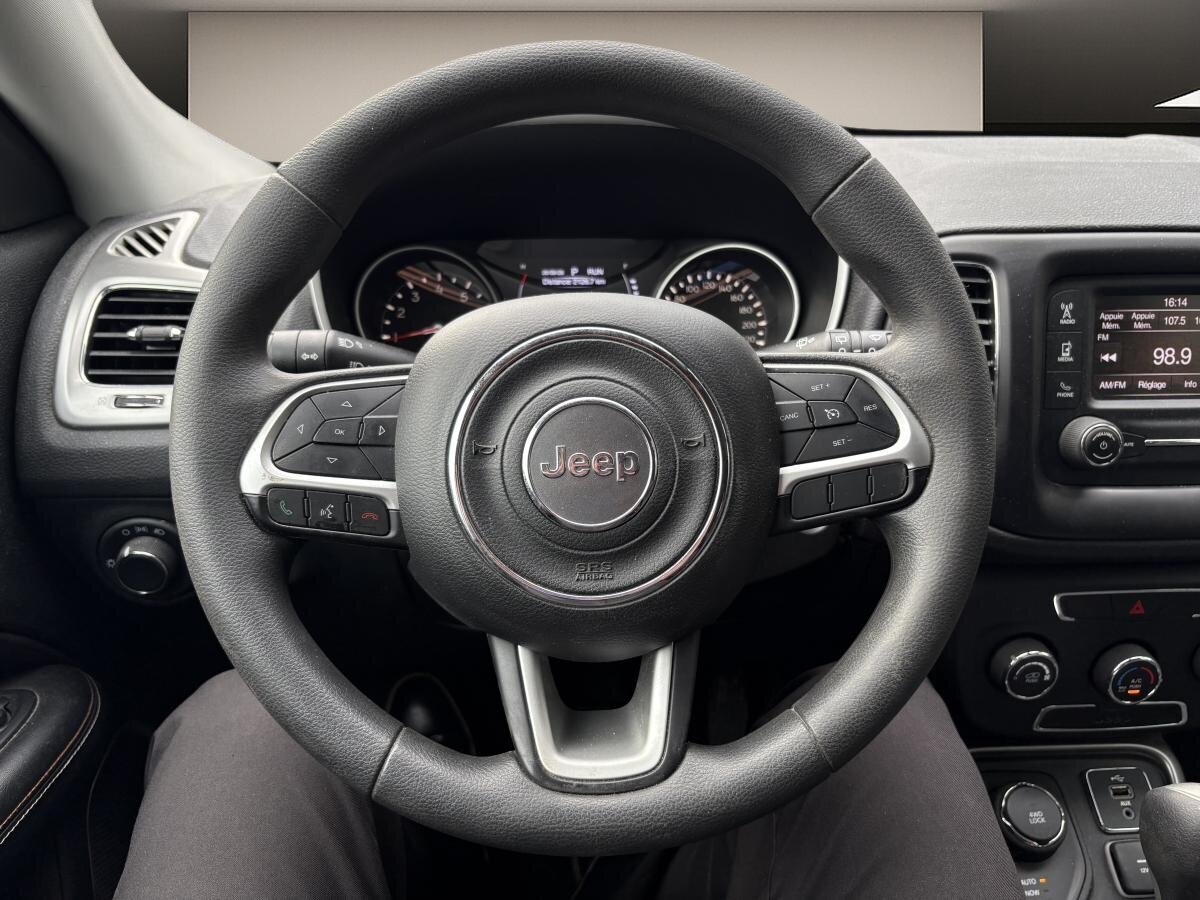 2018 Jeep Compass - Image 13
