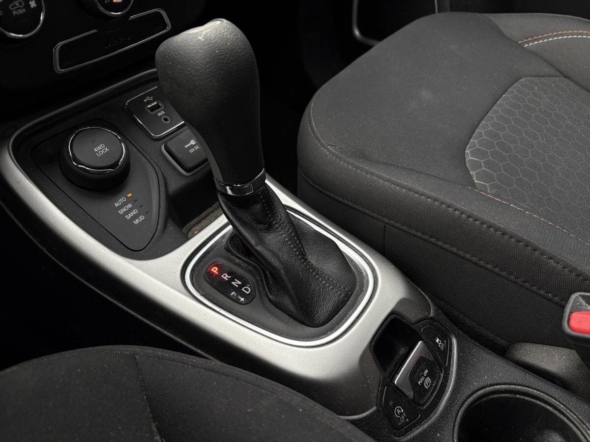 2018 Jeep Compass - Image 16