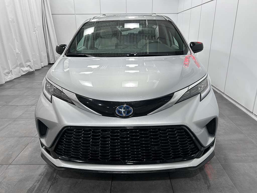 2022 Toyota Sienna - Image 2