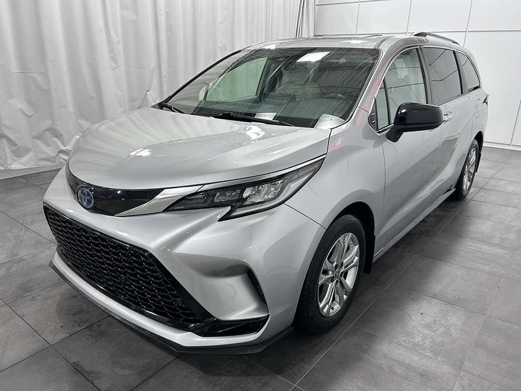 2022 Toyota Sienna - Image 3