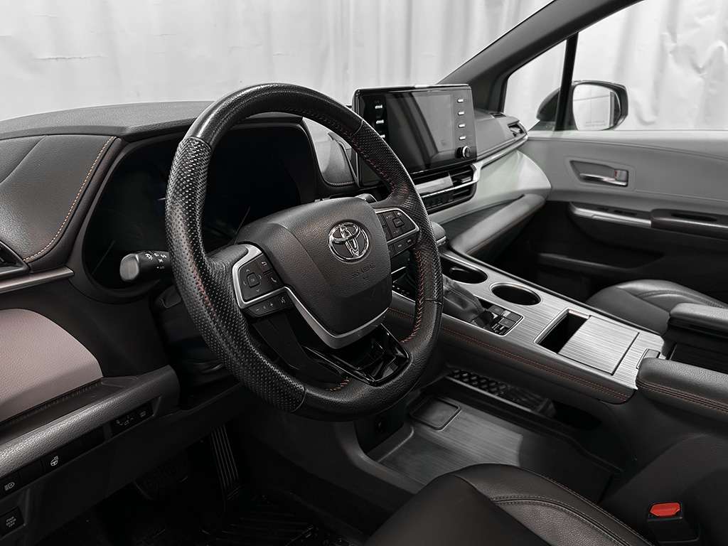 2022 Toyota Sienna - Image 8