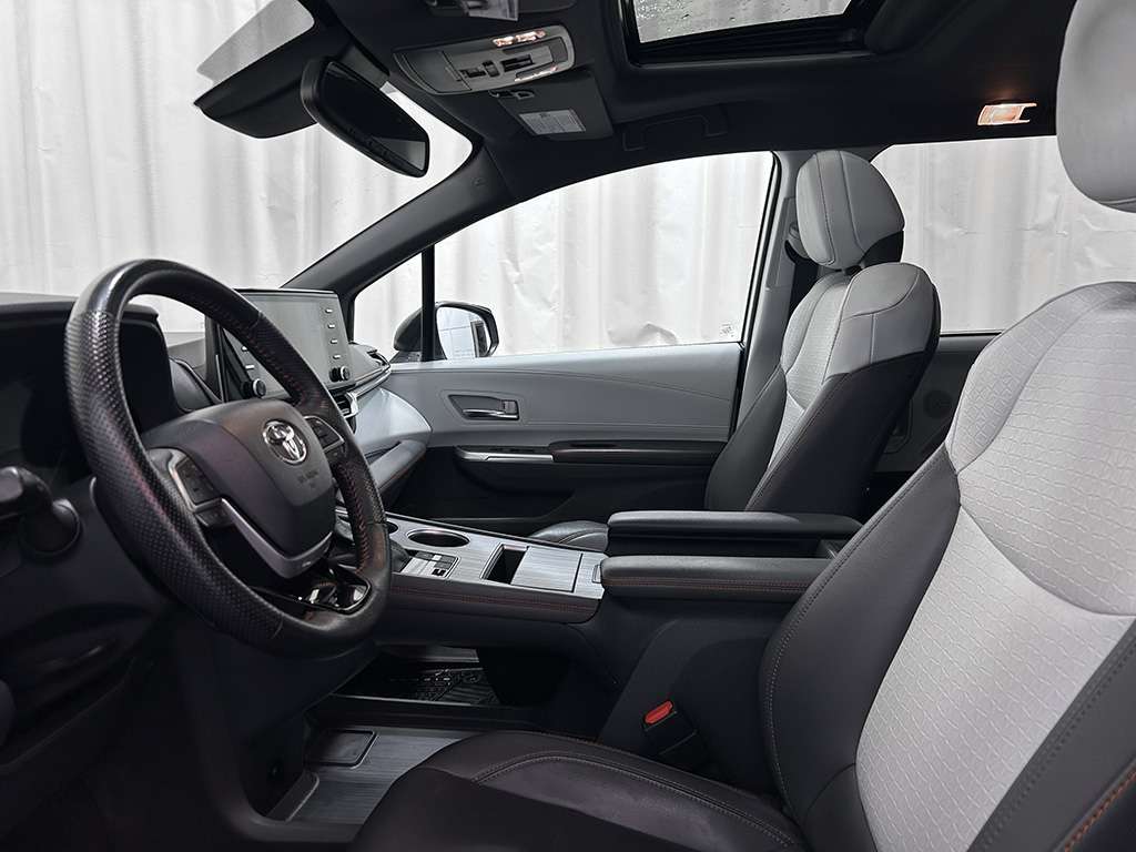 2022 Toyota Sienna - Image 14