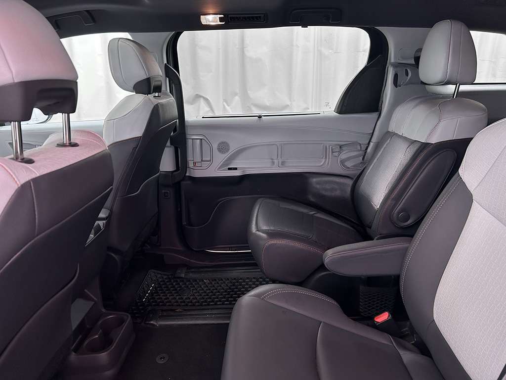 2022 Toyota Sienna - Image 15