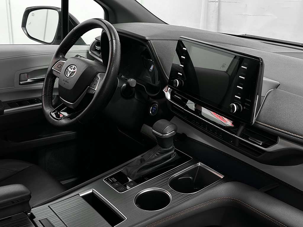 2022 Toyota Sienna - Image 18