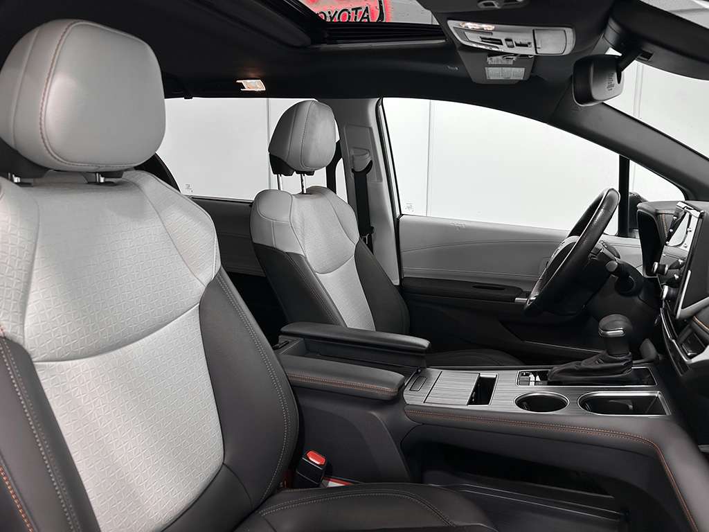 2022 Toyota Sienna - Image 19
