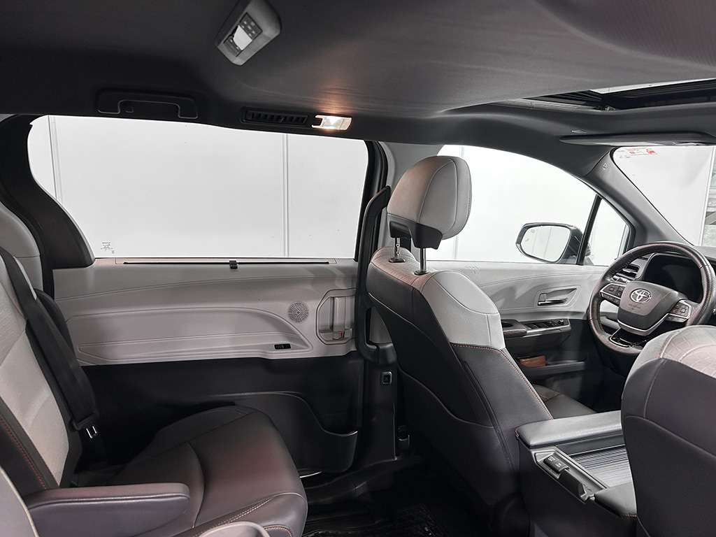 2022 Toyota Sienna - Image 20