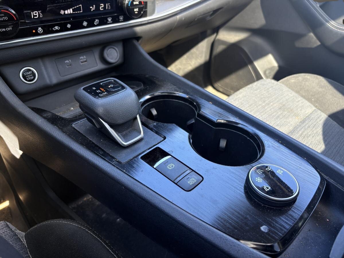 2023 Nissan Rogue - Image 13