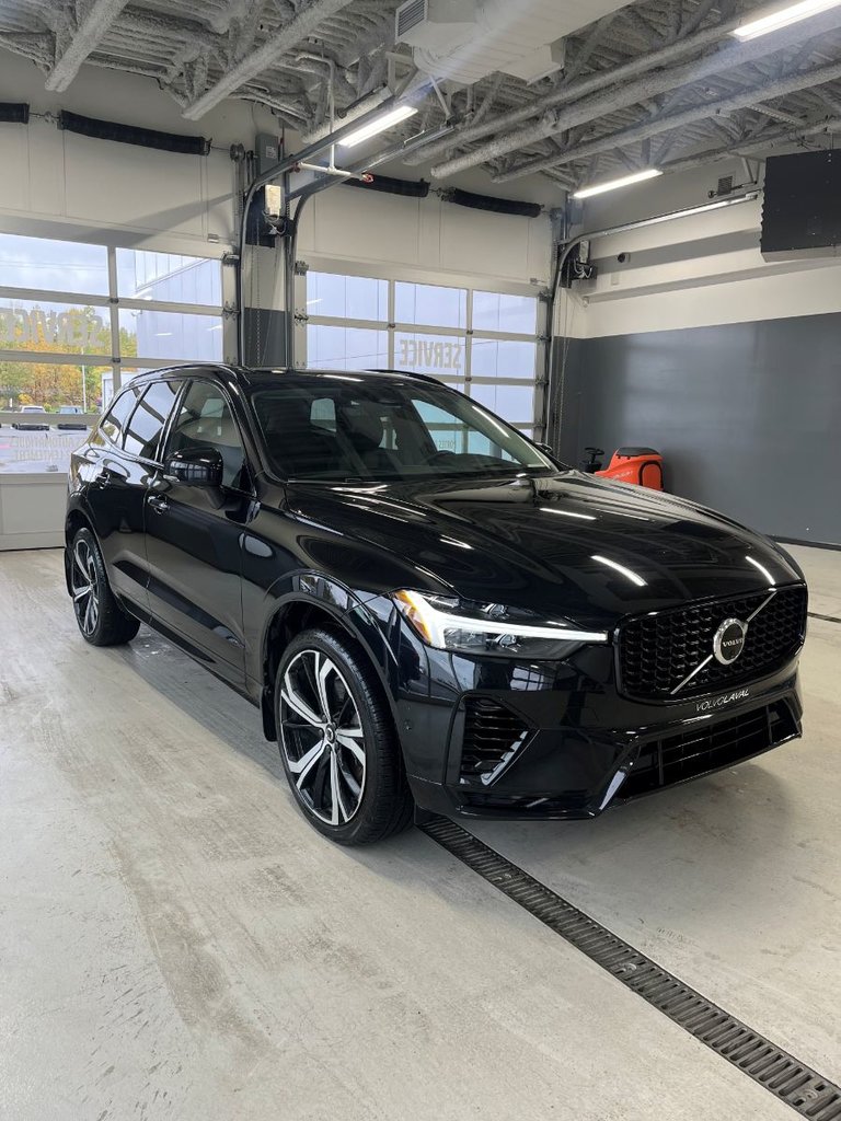 2025 Volvo XC60 Plug-In Hybrid - Image 5