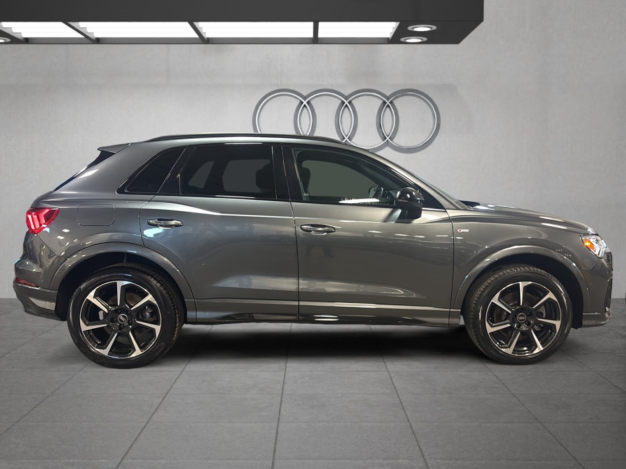 2023 Audi Q3 - Image 4
