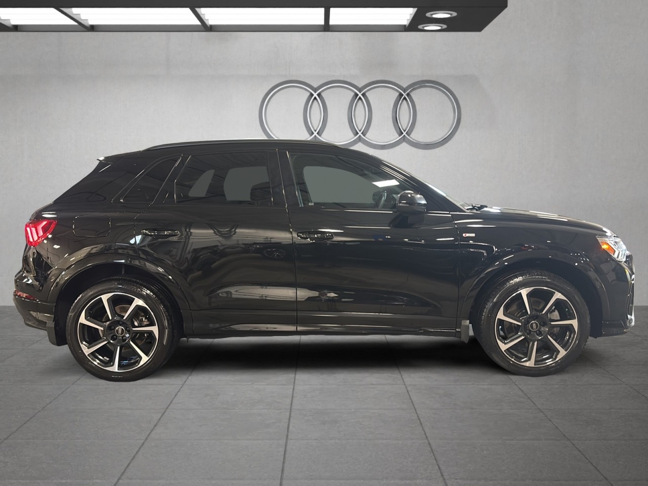 2024 Audi Q3 - Image 4